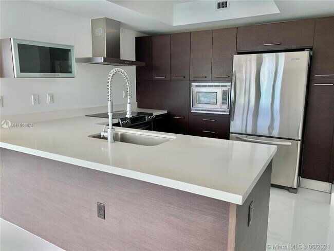 Building Photo - 250 Sunny Isles Blvd