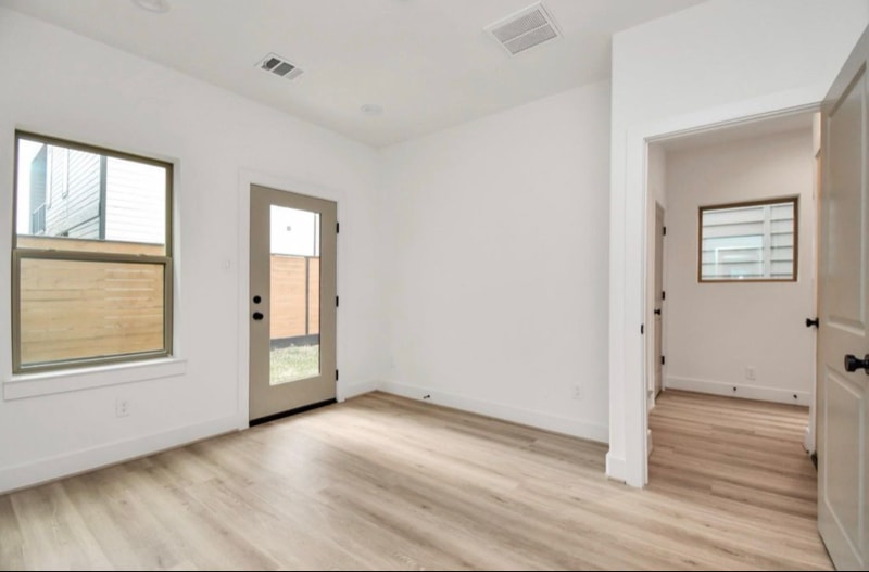 Building Photo - 2335 Eagle St