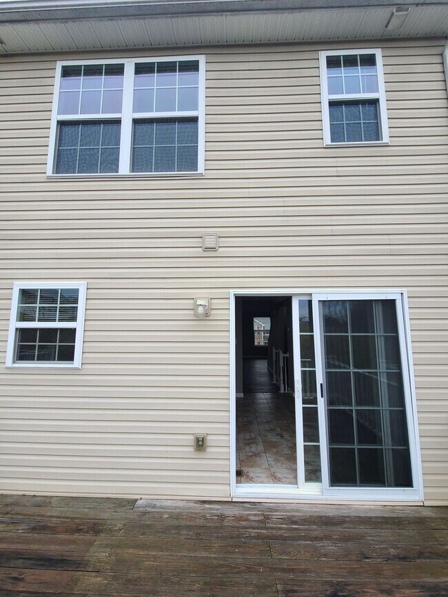 Building Photo - 3 Bedroom Townhome for Rent in Waynesboro