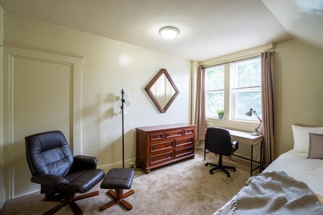 Primary Photo - 113 Comstock Pl