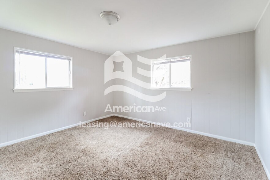 Building Photo - 25 10th Ave SW