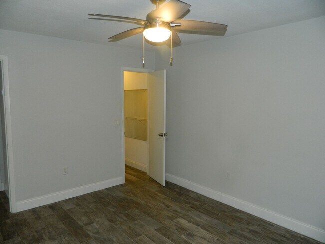 Building Photo - Beautifully Upgraded 2BR/2BA Condo – Lake ...