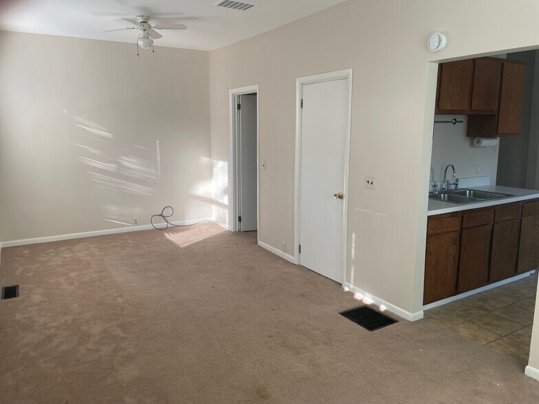 Building Photo - 1007 Myron Ct