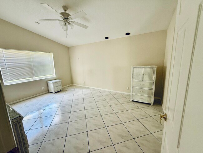 Building Photo - 10921 Royal Caribbean Cir