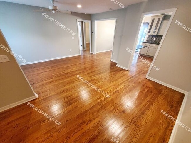 Building Photo - Beautiful Home in Mission, KS-Available NOW!!!