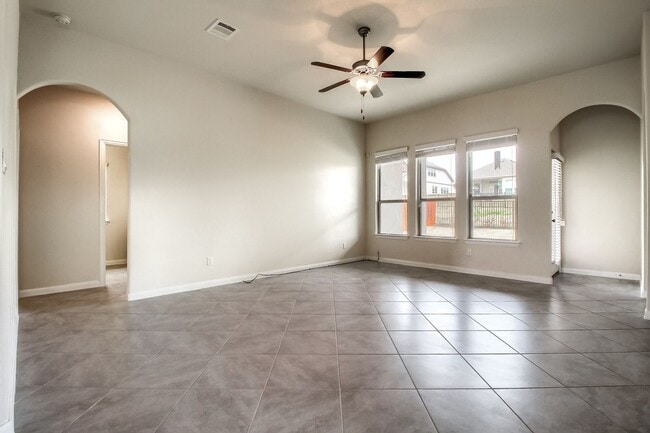 Building Photo - Beautiful 3 bed/2.5 bath, house on corner lot w/ green space in the Teravista community