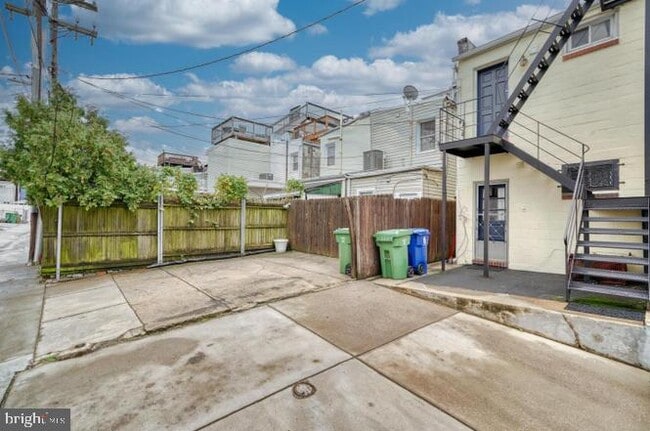 Building Photo - 1503 S Charles St