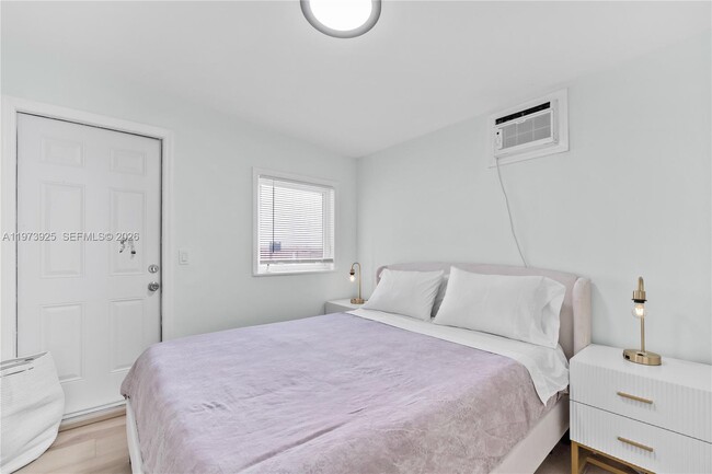 Building Photo - 1021 NW 23rd Ave