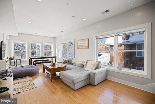 Building Photo - 3205 7th St NE