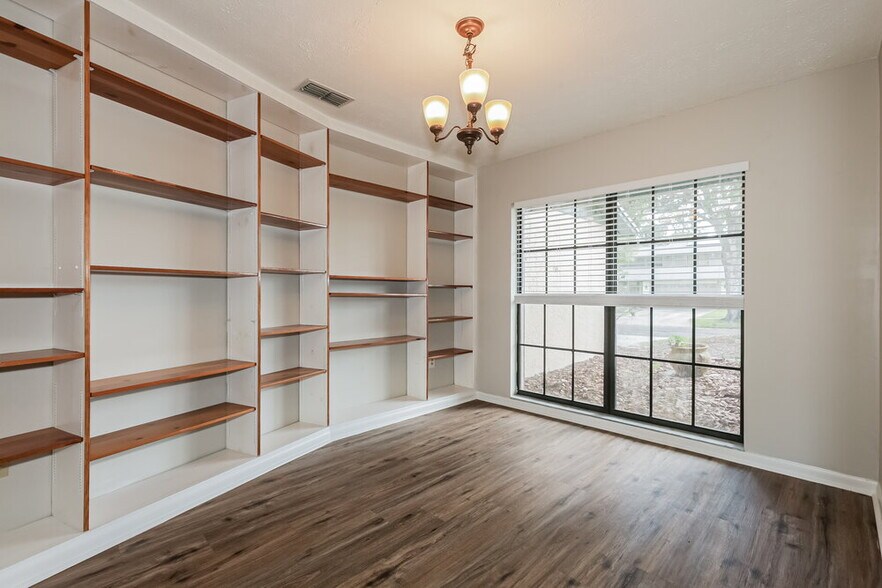 Building Photo - 3819 Cloverhill Ct