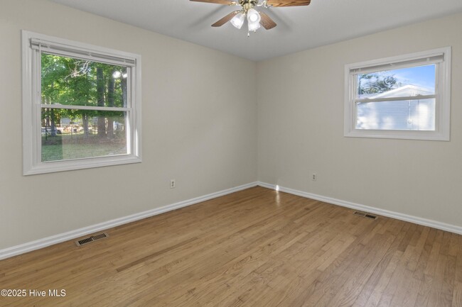 Building Photo - 203 Knight Pl