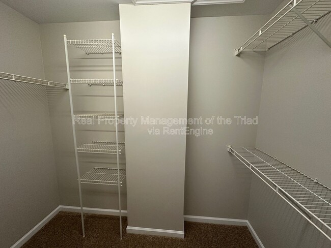 Building Photo - 225 Braeburn Dr
