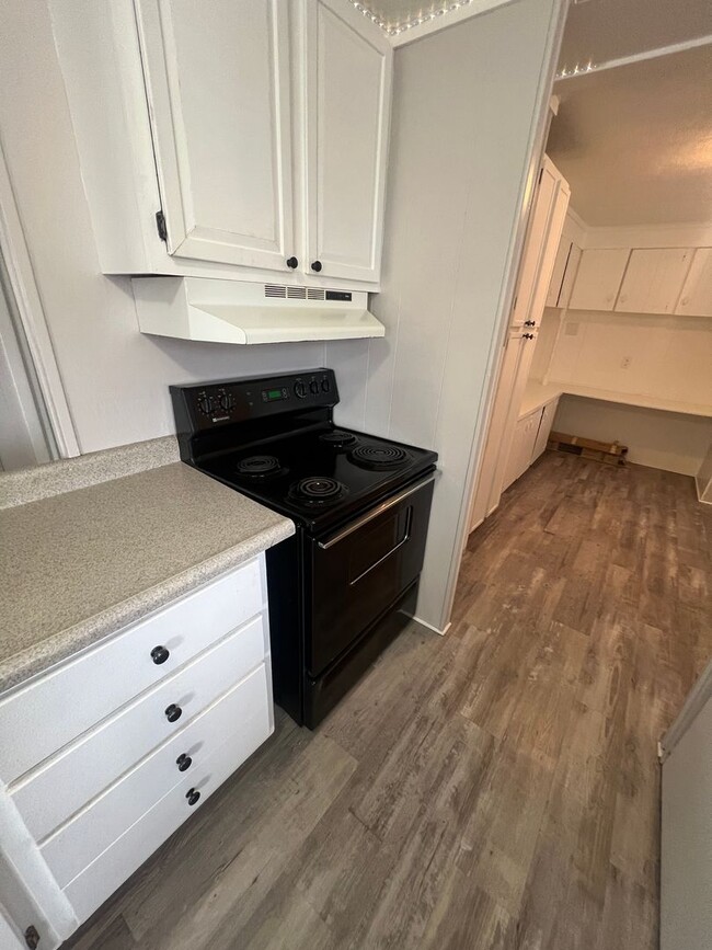 Building Photo - Large Three Bedroom In Chubbuck