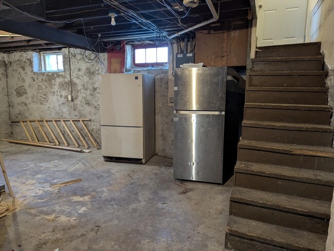 Building Photo - 828 E Thomas St