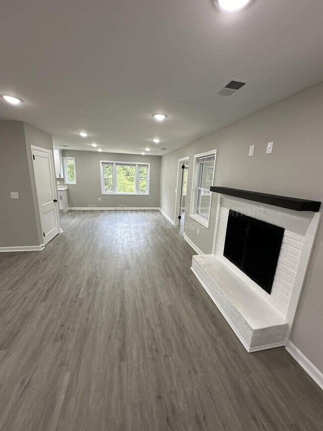 Building Photo - 12317 Metlock Rd