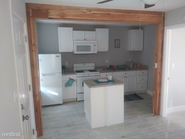 Building Photo - 3010 Mt Vernon Ave