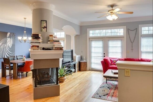 Building Photo - 331 Carpenter Dr NE