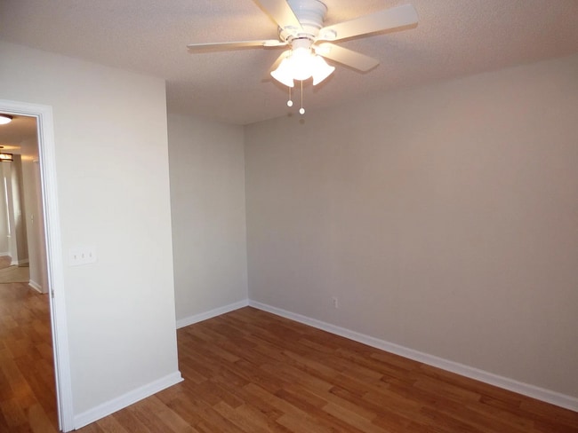 Building Photo - 210 Tibton Cir