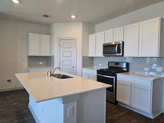Building Photo - 200 Lavaca River Ln