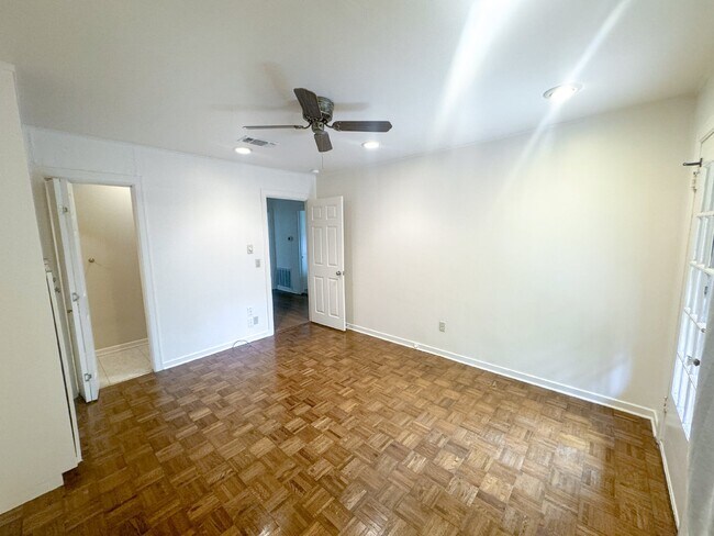 Building Photo - Adorable single story home in Landa Park E...