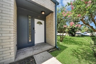 Building Photo - 9001 Imogene St