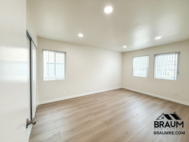 Building Photo - 15000 Burbank Blvd