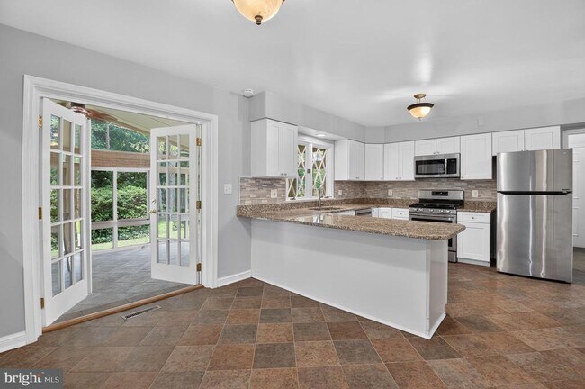 Building Photo - 9612 Annlee Terrace