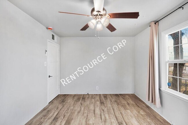 Building Photo - 1040 Flora St