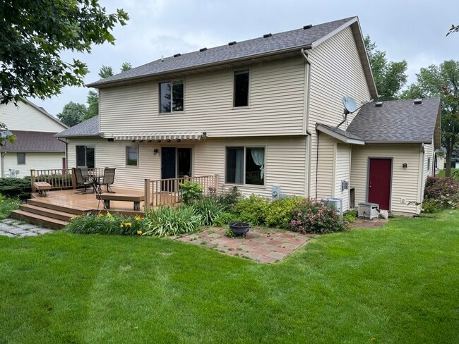 Building Photo - 506 Traveler Ln