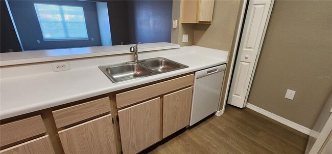 Building Photo - 1/1 Third Floor condo in Cypress Fairway