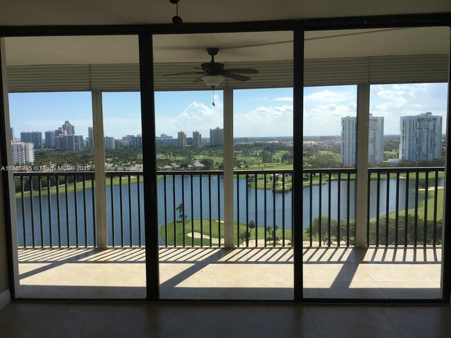 Building Photo - 3731 N Country Club Dr