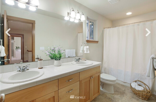 Building Photo - 16532 Lemolo Shore Dr NE