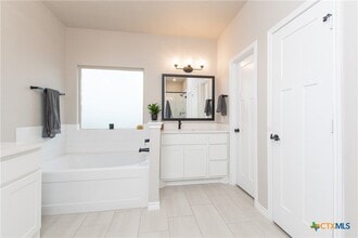 Building Photo - 1756 Meadow Crest
