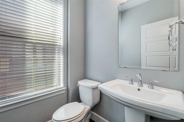 Building Photo - 1348 Arch Pl