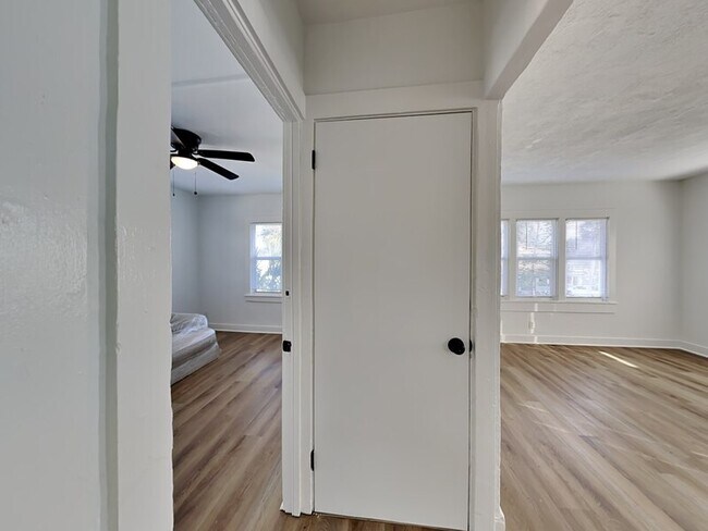 Building Photo - 604 Braddock Ave