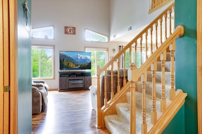 Entry into Living Room - 604 Bradbury Cir