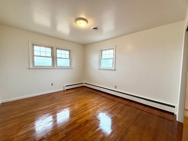 Building Photo - 3 Bedroom 1 Bathroom Rancher in Elizabethtown!