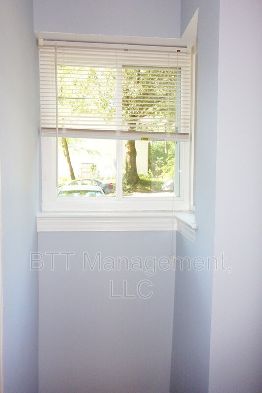Building Photo - 8400 Greenwood Ave