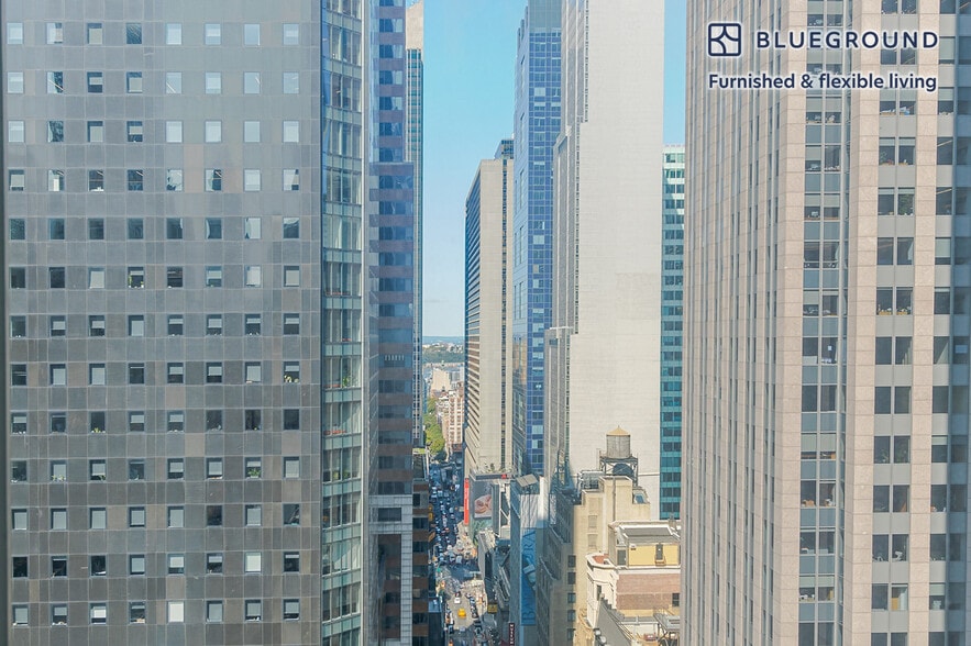 Building Photo - 70 W 45th St