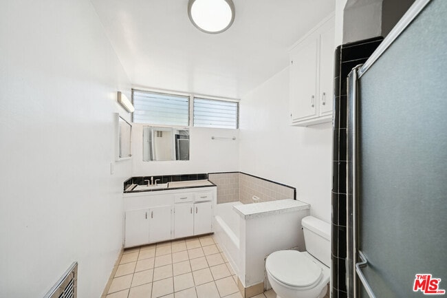 Building Photo - 1027 N Edinburgh Ave