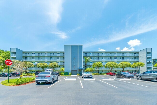Building Photo - 2226 N Cypress Bend Dr