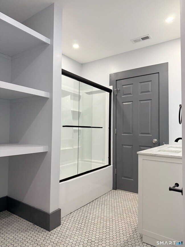 Building Photo - 134 Hubinger St