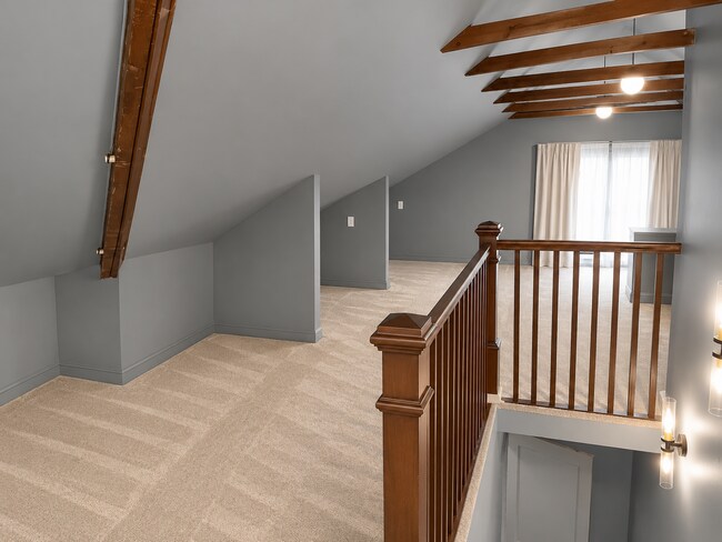 Building Photo - Available Stunning 5-Bedroom, 3-Bath Townhome with High-End Finishes