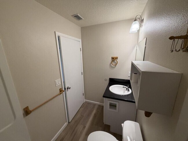 Building Photo - 10433 Chalmer St