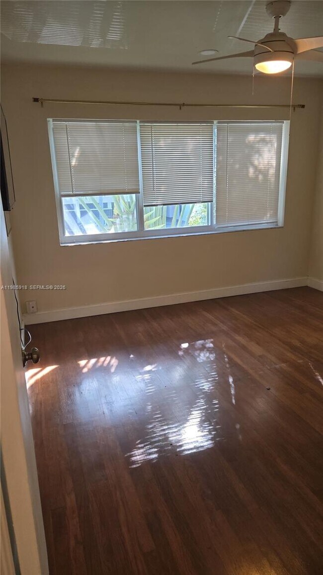 Building Photo - 10078 E Bay Harbor Dr