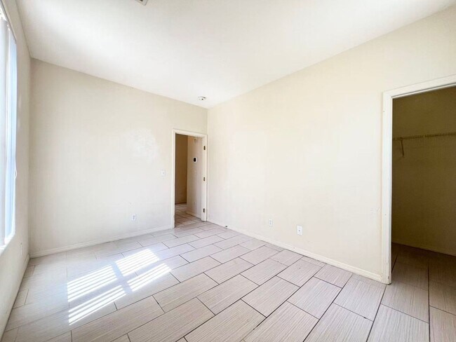 Building Photo - 4929 Droubay Dr