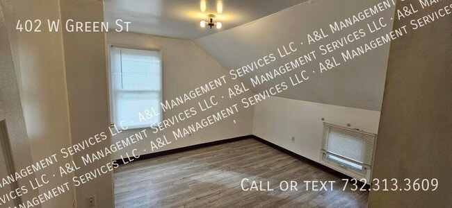 Building Photo - 402 W Green St