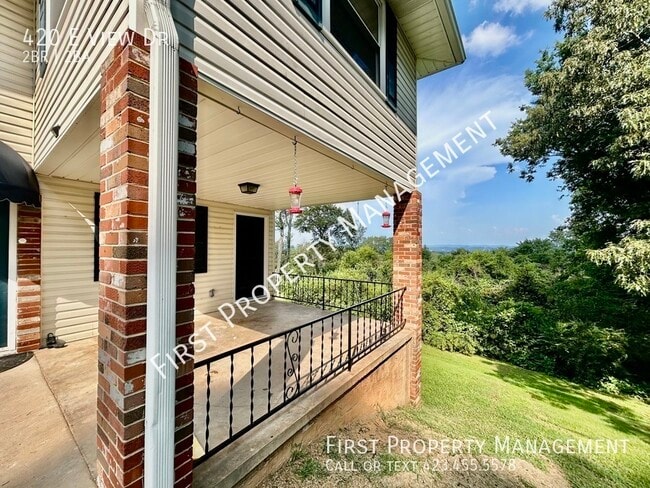 Building Photo - 420 E View Dr