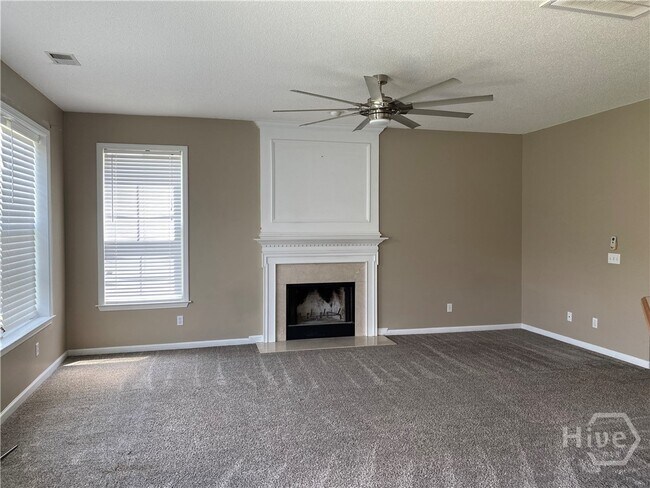 Building Photo - 10 Bushwood Dr