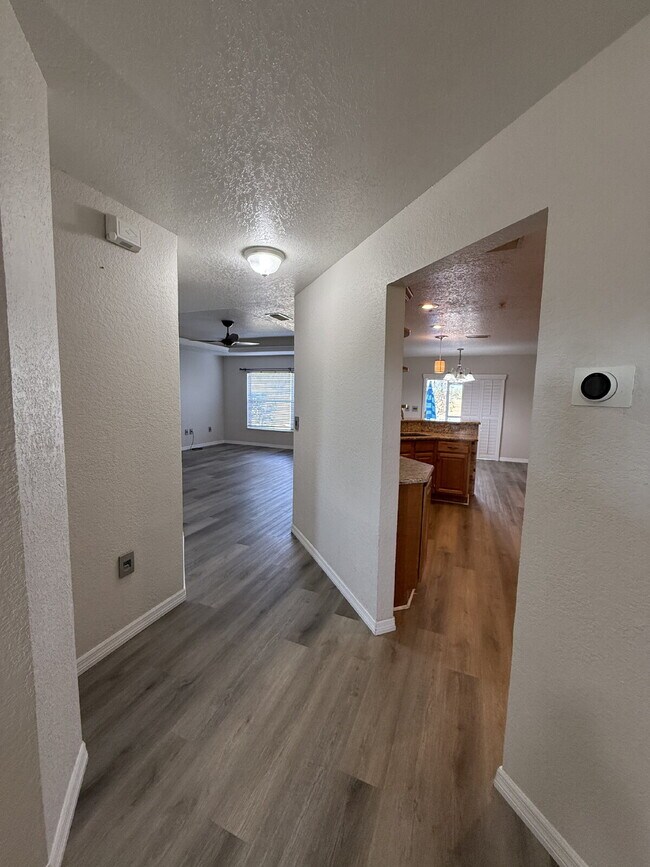 Building Photo - 3-bedroom, 2-bathroom